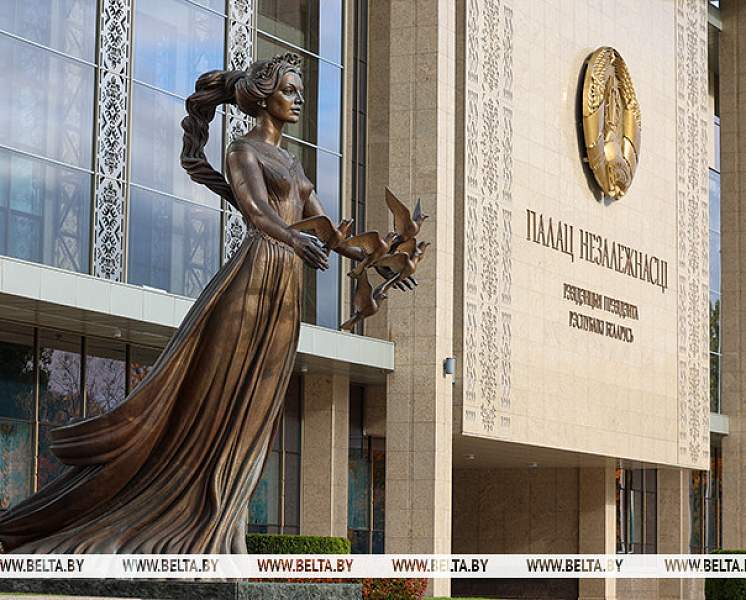 Программа развития до 2030 года и подготовка встречи с учеными. Александр Лукашенко заслушал доклады Романа Головченко и Владимира Караника Программа развития до 2030 года и подготовка встречи с учеными. Александр Лукашенко заслушал доклады Романа Головченко и Владимира Караника