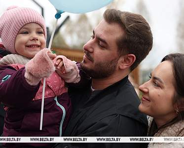 Александр Лукашенко: отцовские наставления помогают определять верные ориентиры и преодолевать трудности Александр Лукашенко: отцовские наставления помогают определять верные ориентиры и преодолевать трудности