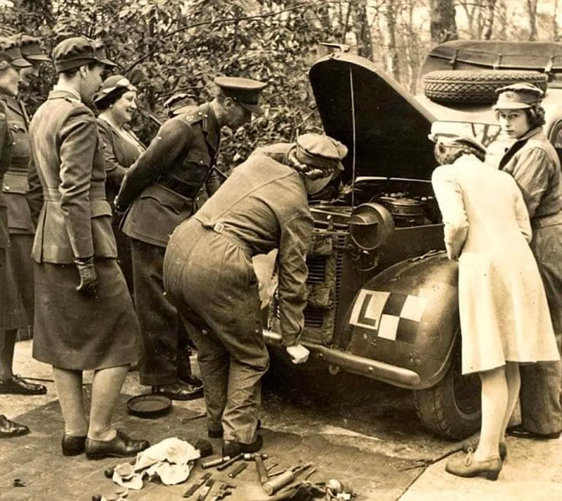 1536279080_queen-elizabeth-ii-during-world-war-ii-4.jpg