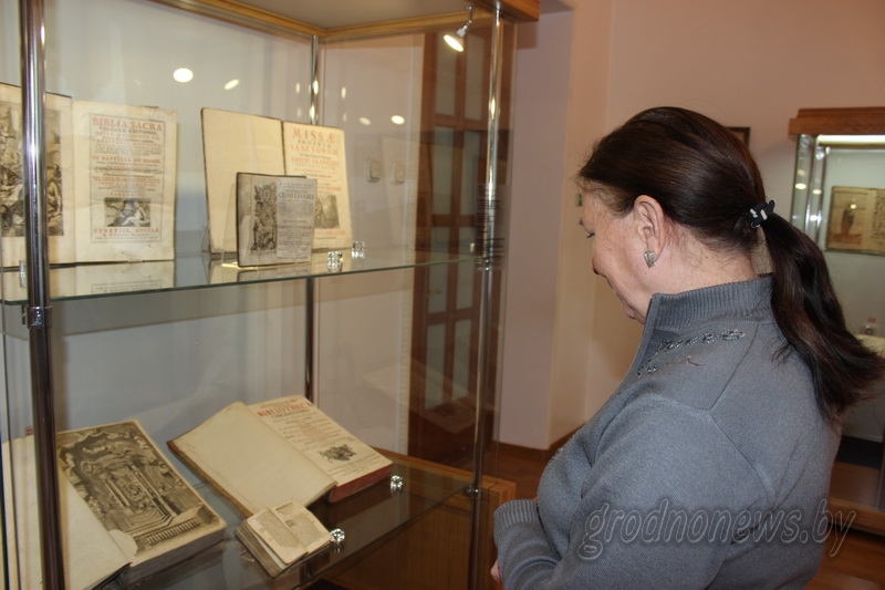 “Яе вялікасць кніга”. Пра скруткі, першыя кнігі з малюнкамі даведаемся ў музеі гісторыі рэлігіі “Яе вялікасць кніга”. Пра скруткі, першыя кнігі з малюнкамі даведаемся ў музеі гісторыі рэлігіі