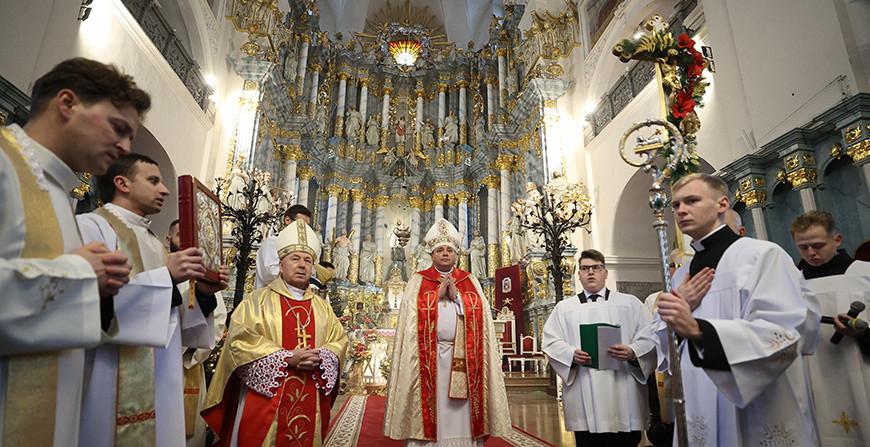 ФОТОФАКТ: Епископ Владимир Гуляй возглавил церемонию открытия юбилейного 2025 года в Гродно ФОТОФАКТ: Епископ Владимир Гуляй возглавил церемонию открытия юбилейного 2025 года в Гродно