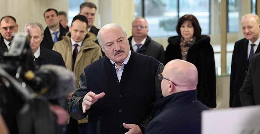 Александр Лукашенко посетил ОАО "ИНТЕГРАЛ" и ознакомился с развитием отечественной микроэлектроники Александр Лукашенко посетил ОАО "ИНТЕГРАЛ" и ознакомился с развитием отечественной микроэлектроники