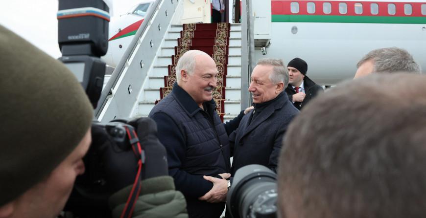 Александр Лукашенко прилетел в Санкт-Петербург, где пройдут саммиты СНГ и ЕАЭС