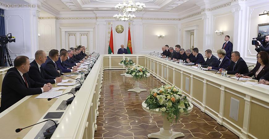 Тема недели: Александр Лукашенко обозначил проблемные вопросы в ЖКХ