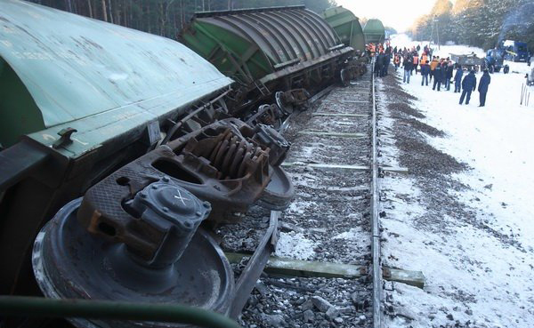 В Дятловском районе с рельсов сошли 27 вагонов грузового поезда 