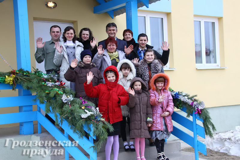 В городском поселке Острино открылся дом семейного типа В городском поселке Острино открылся дом семейного типа