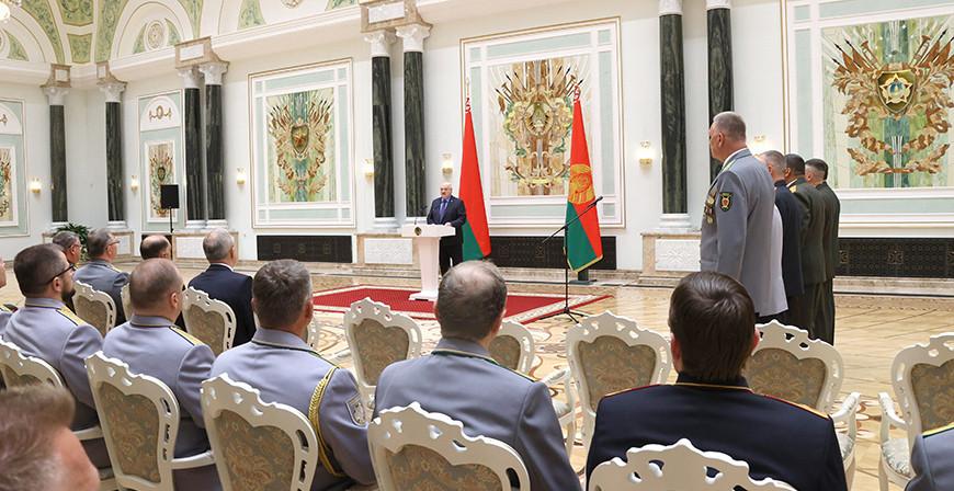 Александр Лукашенко: жизнь без войны - результат кропотливой ежедневной работы Александр Лукашенко: жизнь без войны - результат кропотливой ежедневной работы