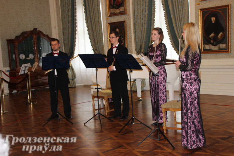 Свята мастацтваў «Мірскі замак – гонар Беларусі і ЮНЕСКА» адбылося ў Мірскім замку Свята мастацтваў «Мірскі замак – гонар Беларусі і ЮНЕСКА» адбылося ў Мірскім замку