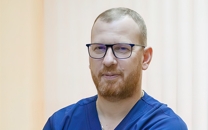 По протоколу и еще немного больше… Заведующий отделением анестезиологии и реанимации Гродненской университетской клиники Александр Балла награжден знаком отличия «За труд во имя жизни»