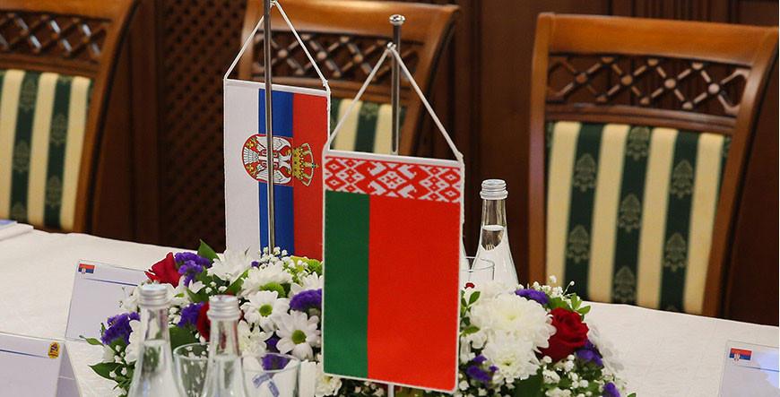 Александр Лукашенко встретился с почетным консулом Беларуси в Сербии Драгомиром Каричем Александр Лукашенко встретился с почетным консулом Беларуси в Сербии Драгомиром Каричем