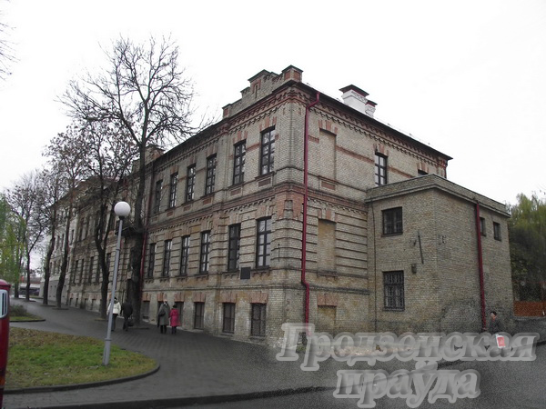 В Гродно во дворе гуманитарного колледжа нашли артефакты  XVII века