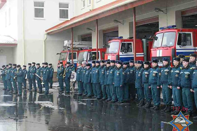 Новую пожарную часть и многоквартирный дом для спасателей открыли в Островце