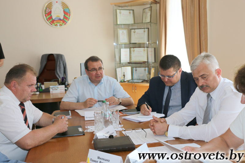 Министр финансов Владимир Амарин провел прием граждан в Островце