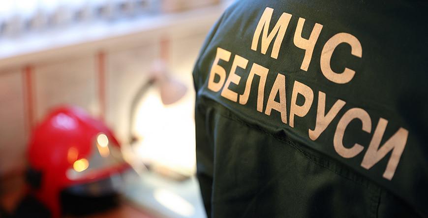 В Гродно спасатели помогли женщине выбраться из смотровой ямы В Гродно спасатели помогли женщине выбраться из смотровой ямы