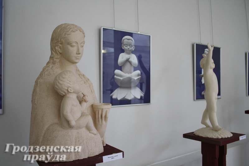 В Лиде открылась выставка работ известного скульптора Алексея Леонова (ФОТО)