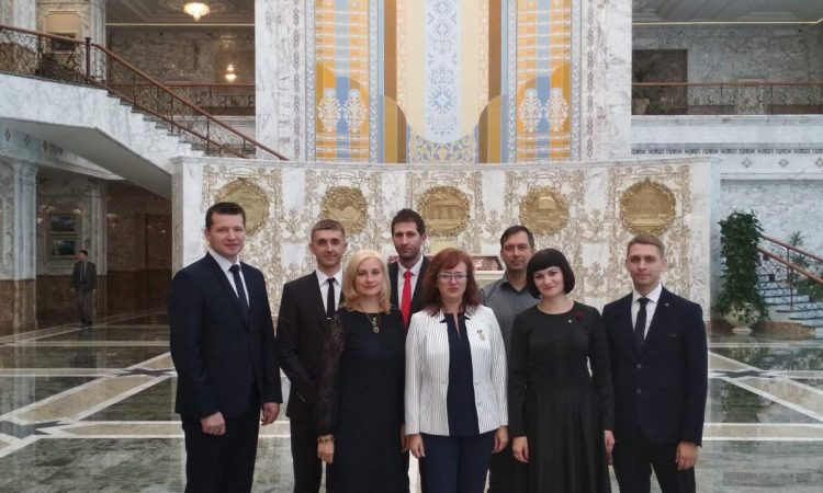 Гродненские учителя побывали на экскурсии во Дворце Независимости в Минске Гродненские учителя побывали на экскурсии во Дворце Независимости в Минске