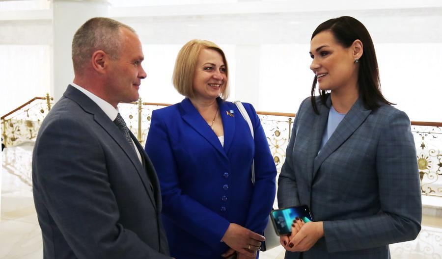 Делегация Щучинского района посетила с экскурсией Дворец Независимости Делегация Щучинского района посетила с экскурсией Дворец Независимости
