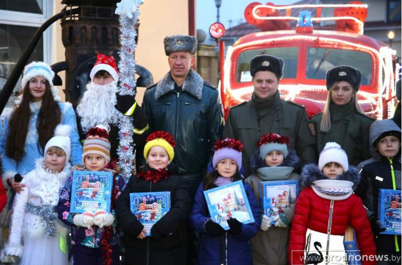 «Безопасная елка» засверкала яркими огнями в Гродно