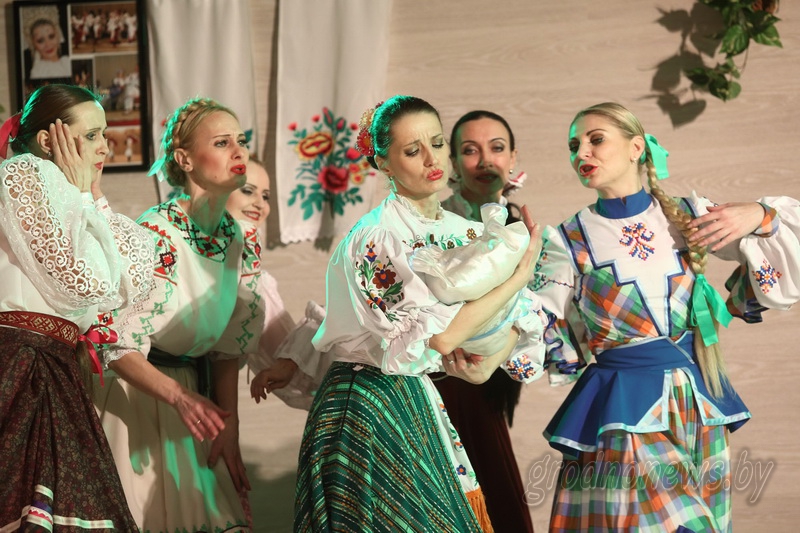 Ансамбль танца, музыки и песни «Белые росы» выступит с концертом 14 октября