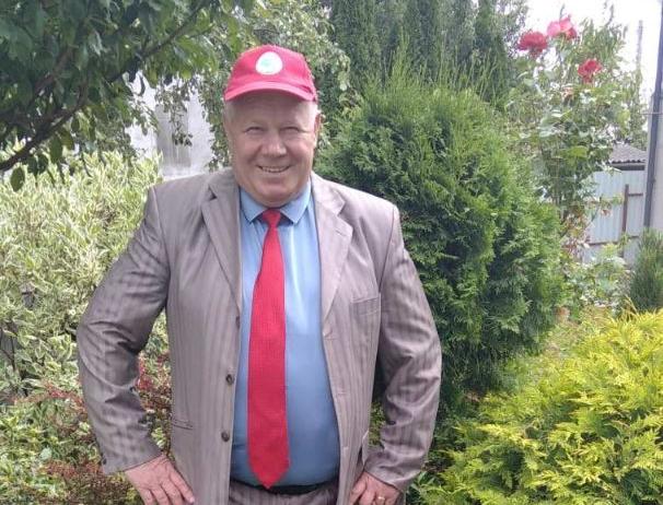 Аграрий по карьере, артист по призванию. Гродненский пенсионер поет, танцует и снимается в роликах ЦСОН