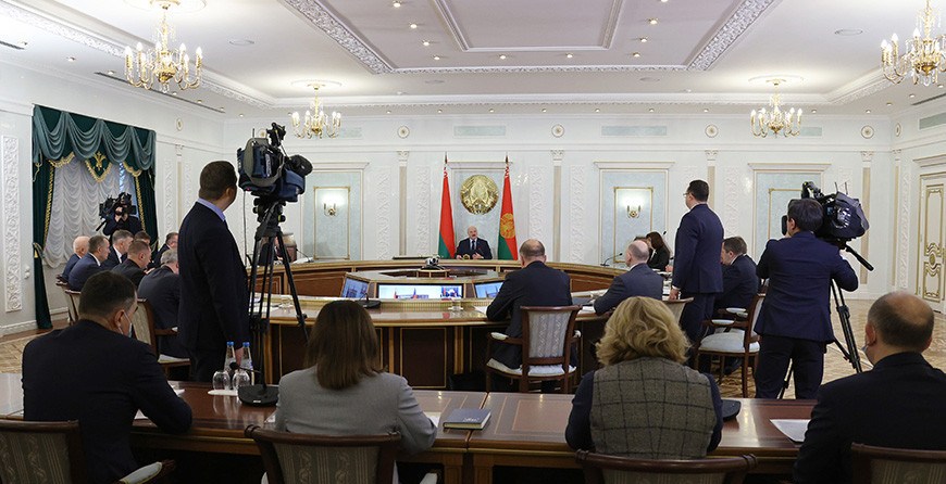 О задаче врачей, масках, вакцинации, аппаратах ИВЛ и лекарствах. Что поручил Александр Лукашенко чиновникам на совещании по коронавирусу О задаче врачей, масках, вакцинации, аппаратах ИВЛ и лекарствах. Что поручил Александр Лукашенко чиновникам на совещании по коронавирусу