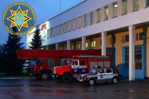 В деревне под Мостами частично обрушилась кровля гаража для хранения комбайнов В деревне под Мостами частично обрушилась кровля гаража для хранения комбайнов