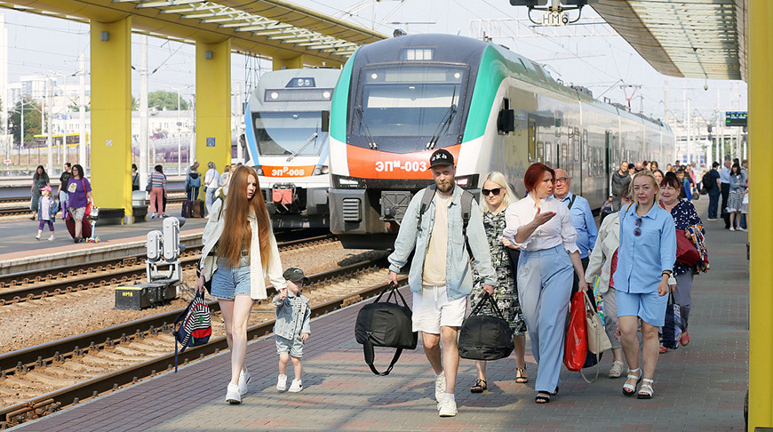 БЖД в период июльских праздников перевезла более 1 млн пассажиров БЖД в период июльских праздников перевезла более 1 млн пассажиров