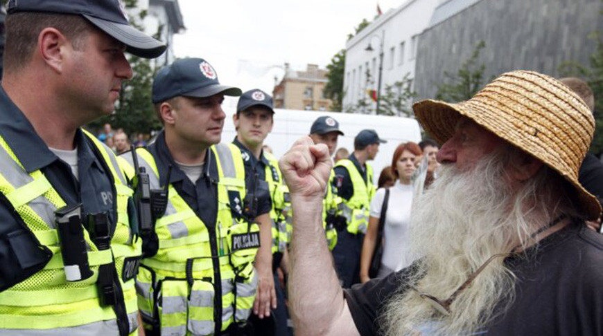 Участники акции протеста в Вильнюсе отказались расходиться