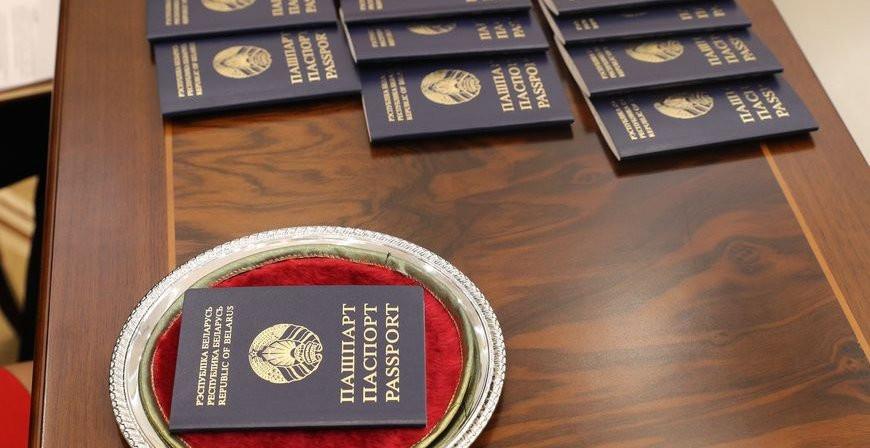 Александр Лукашенко подписал указ о приеме в белорусское гражданство 245 человек