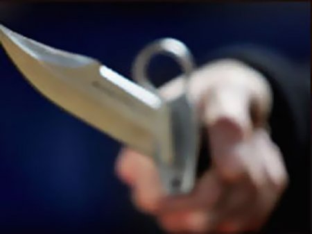 В Гродно 26-летний мужчина приставил нож к своей грудной клетке и уткнулся в шкаф В Гродно 26-летний мужчина приставил нож к своей грудной клетке и уткнулся в шкаф
