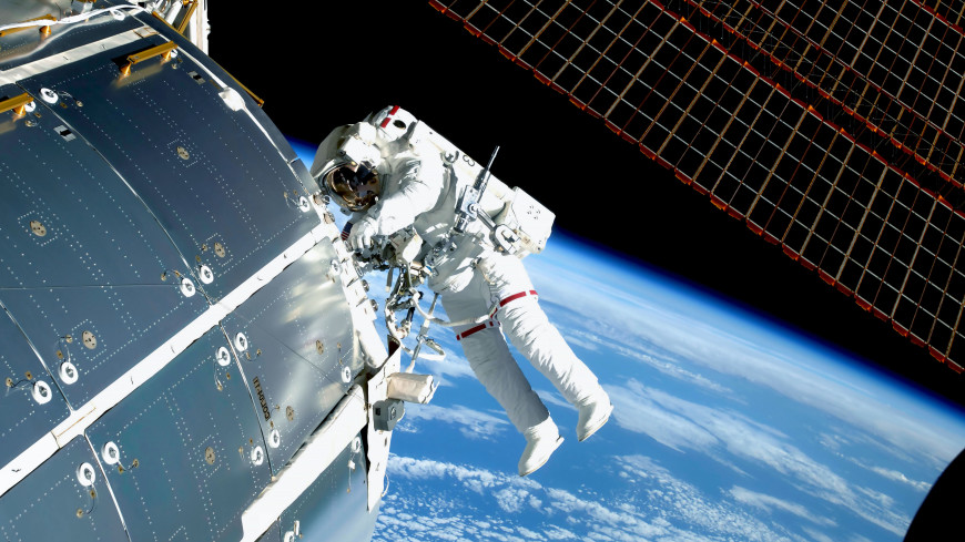 Астронавты NASA вышли в открытый космос для монтажных работ на МКС Астронавты NASA вышли в открытый космос для монтажных работ на МКС