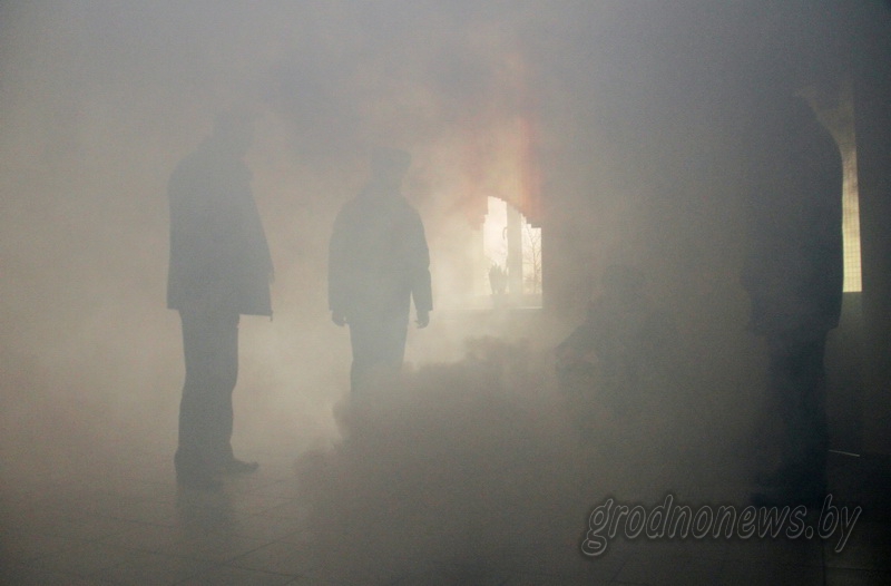 Дым без огня: из гродненской школы эвакуировали учеников Дым без огня: из гродненской школы эвакуировали учеников