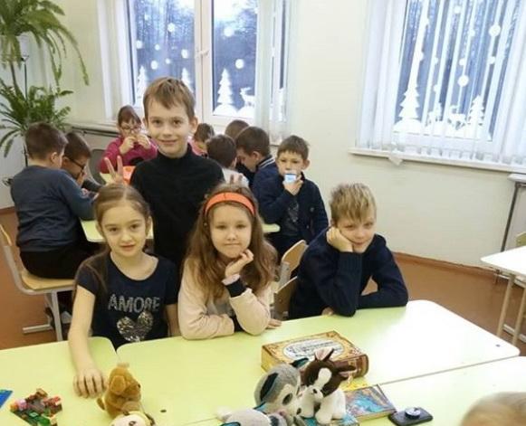 Школьники области на зимних каникулах отдыхают в лагерях, путешествуют, поздравляют с праздниками пожилых людей Школьники области на зимних каникулах отдыхают в лагерях, путешествуют, поздравляют с праздниками пожилых людей