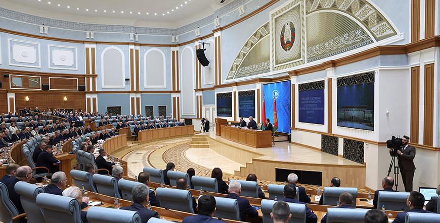 Апгрейд для Полесья, кадровый день, наука "без понтов" и лозунг для всей страны. Итоги недели Президента