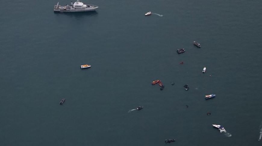 Водолазы обнаружили вероятное место крушения индонезийского самолета Водолазы обнаружили вероятное место крушения индонезийского самолета