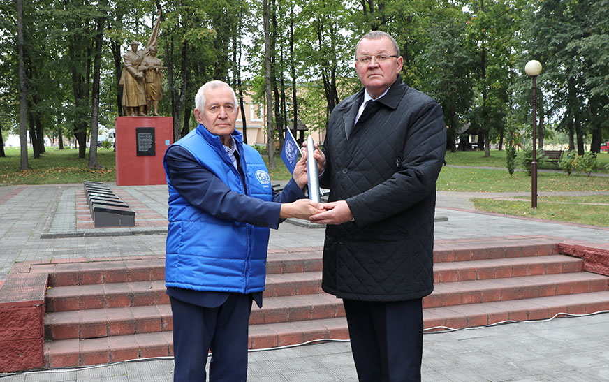 Нам даверана памяць. Землякі Героя Савецкага Саюза Паўла Пятрова наведалі Дзятлаўшчыну
