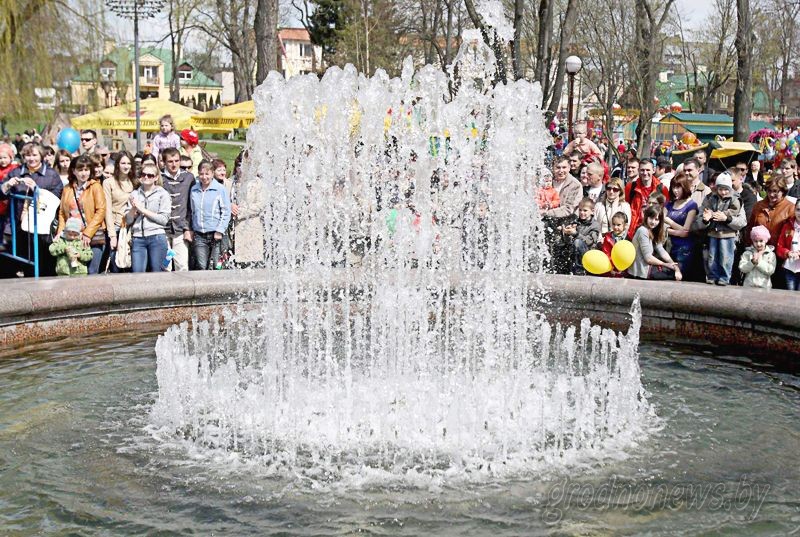 Фоторепортаж: в Гродно открыт сезон фонтанов Фоторепортаж: в Гродно открыт сезон фонтанов