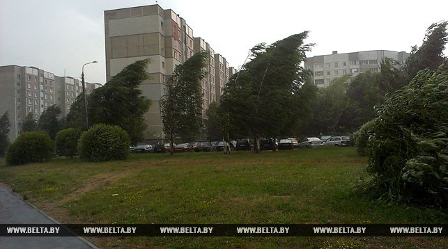 Из-за грозы на вторую половину дня объявлен оранжевый уровень опасности Из-за грозы на вторую половину дня объявлен оранжевый уровень опасности