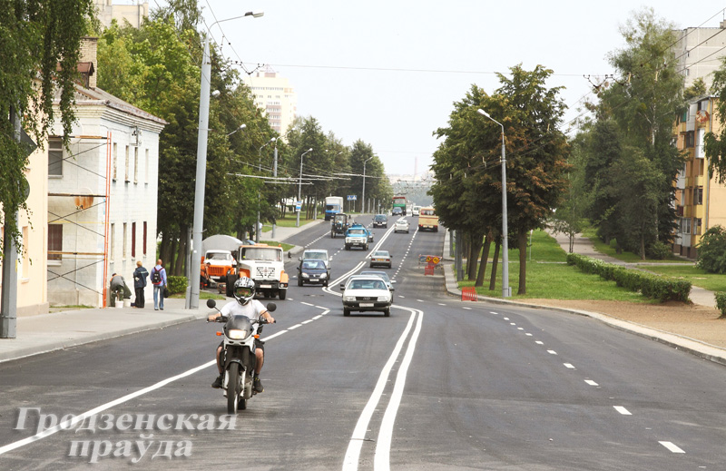 При реконструкции улицы Поповича в Гродно использовали специальное покрытие, которое значительно продлит срок службы дороги При реконструкции улицы Поповича в Гродно использовали специальное покрытие, которое значительно продлит срок службы дороги