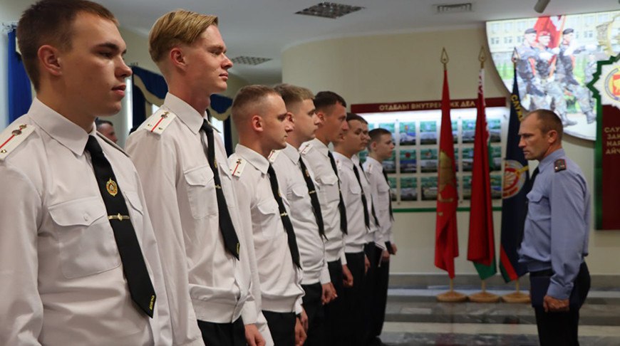 Ряды милиционеров Гродненской области пополнили более 40 молодых офицеров