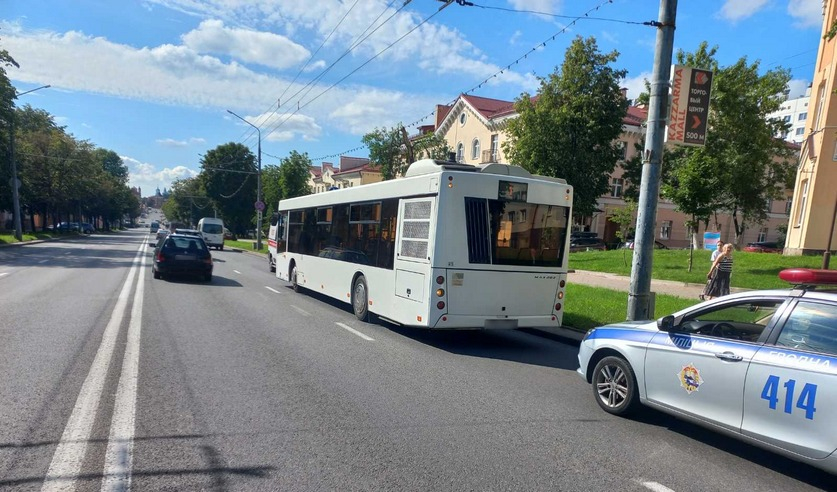 Следователи устанавливают очевидцев ДТП, в котором пострадала пенсионерка Следователи устанавливают очевидцев ДТП, в котором пострадала пенсионерка