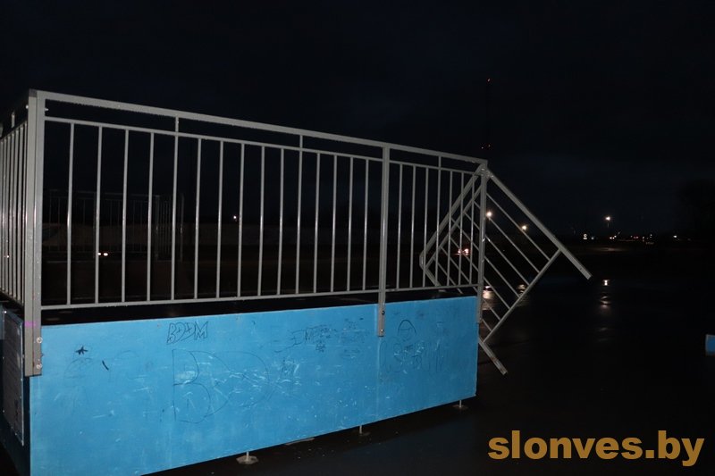 В Слониме вандалы вновь повредили скейт-площадку В Слониме вандалы вновь повредили скейт-площадку