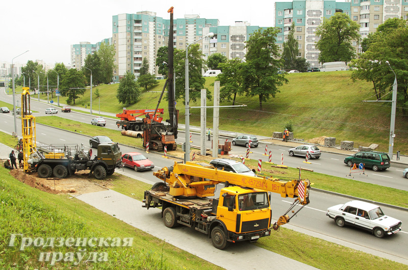 На проспекте Клецкова началось строительство надземного пешеходного моста На проспекте Клецкова началось строительство надземного пешеходного моста