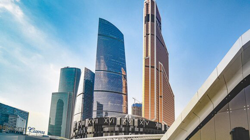 В башне "Москва-Сити" частично обрушилась стеклянная стена В башне "Москва-Сити" частично обрушилась стеклянная стена