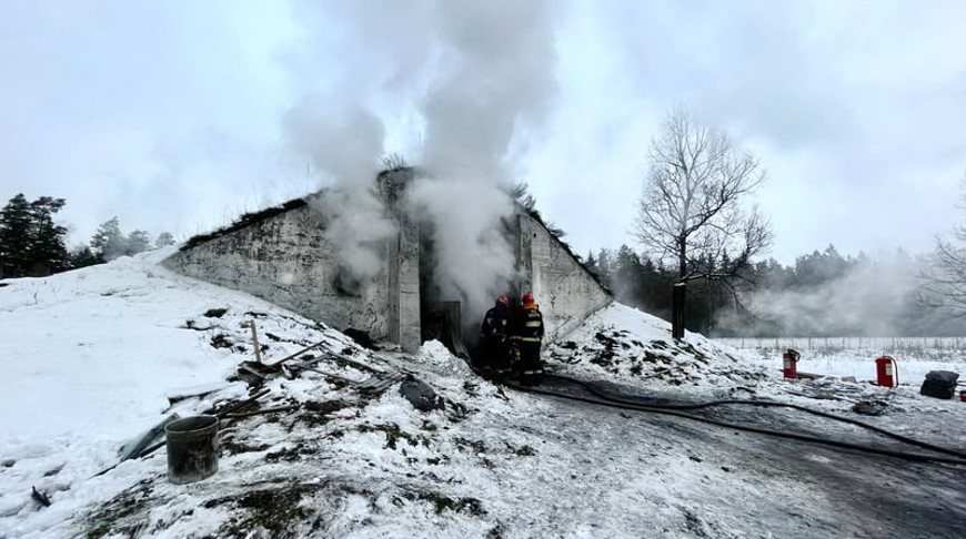 В Новогрудском районе горел склад