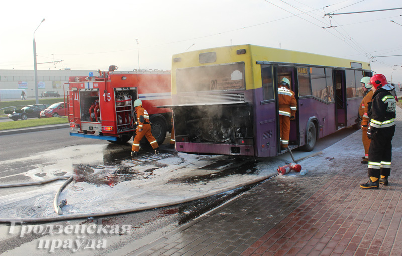 В Гродно загорелся автобус, обслуживающий двадцатый маршрут