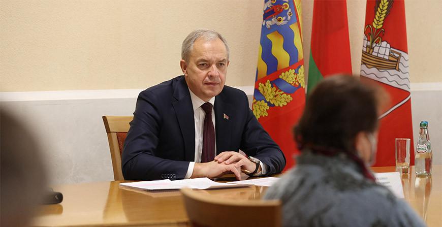 Ремонт дорог, производство и жилье: Сергеенко провел прием граждан в Вилейке Ремонт дорог, производство и жилье: Сергеенко провел прием граждан в Вилейке