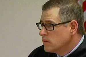 Мичиганский судья оштрафовал сам себя за зазвонивший на слушаниях телефон Мичиганский судья оштрафовал сам себя за зазвонивший на слушаниях телефон