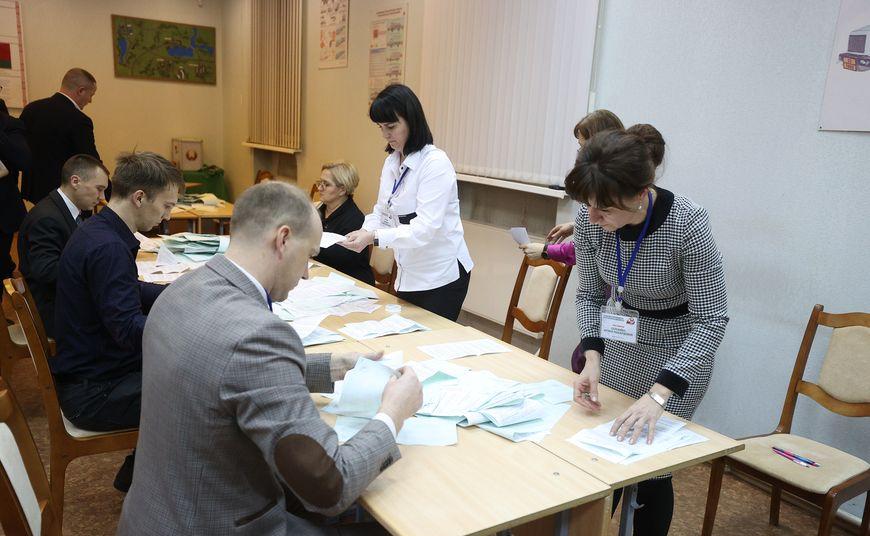 В Беларуси закрылись избирательные участки, начался подсчет голосов