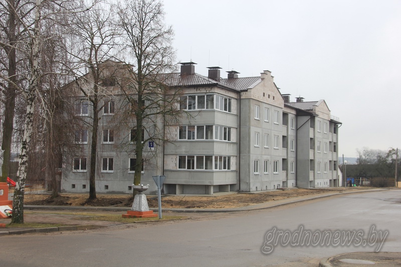 Новый трехэтажный дом построили в городском поселке Щучинского района Новый трехэтажный дом построили в городском поселке Щучинского района